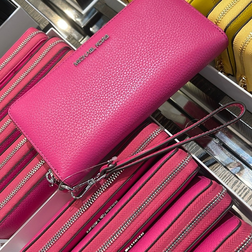 MICHAEL KORS JST 
Leather Continental Wristlet Phone Case Wallet 
Dragonfruit - Picture 3 of 16